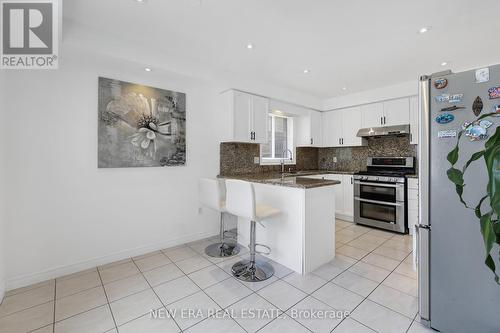 2911 Addison Street, Burlington, ON - Indoor Photo Showing Kitchen With Upgraded Kitchen