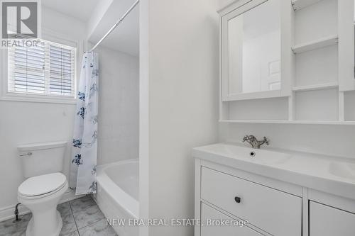 2911 Addison Street, Burlington (Rose), ON - Indoor Photo Showing Bathroom