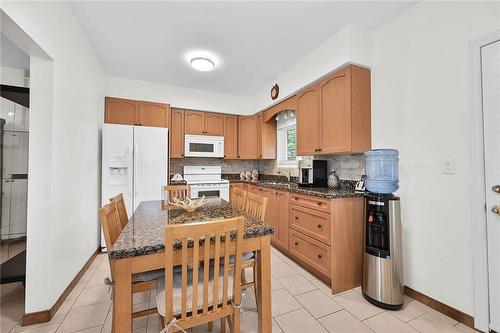 39 Sherman Avenue N, Hamilton, ON - Indoor Photo Showing Kitchen