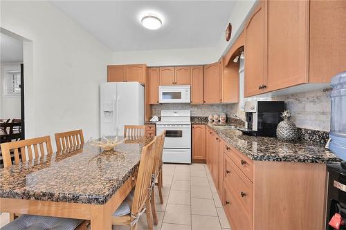 39 Sherman Avenue N, Hamilton, ON - Indoor Photo Showing Kitchen