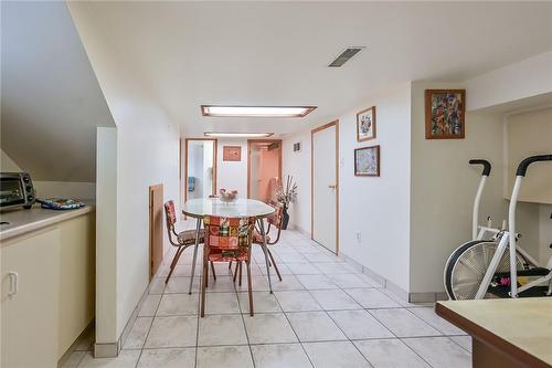 39 Sherman Avenue N, Hamilton, ON - Indoor Photo Showing Dining Room