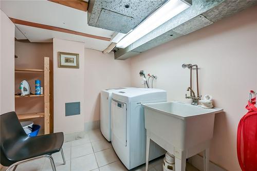 39 Sherman Avenue N, Hamilton, ON - Indoor Photo Showing Laundry Room