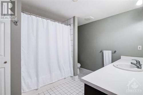 499 Sunnyside Avenue Unit#105, Ottawa, ON - Indoor Photo Showing Bathroom