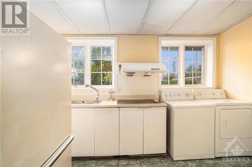 499 Newman Avenue, Ottawa, ON - Indoor Photo Showing Laundry Room