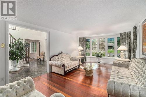 499 Newman Avenue, Ottawa, ON - Indoor Photo Showing Living Room