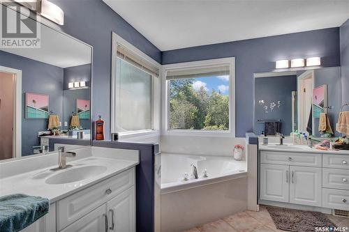 1212 Elliott Street, Saskatoon, SK - Indoor Photo Showing Bathroom