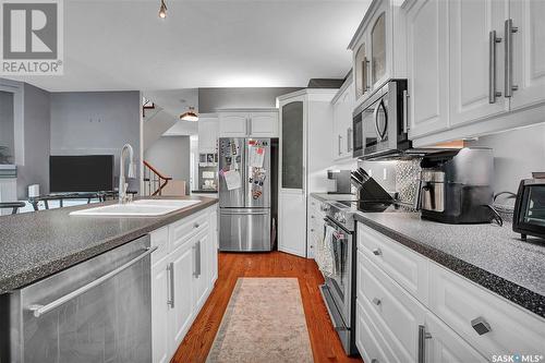 1212 Elliott Street, Saskatoon, SK - Indoor Photo Showing Kitchen With Double Sink