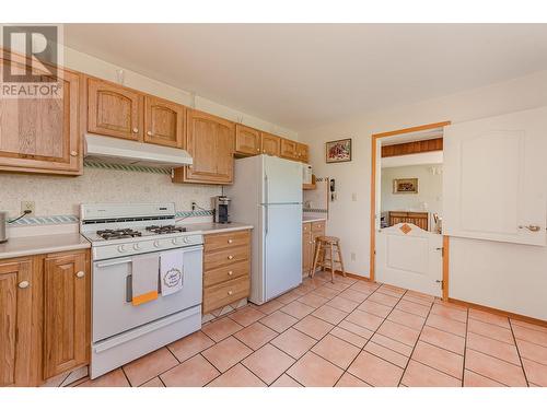 3461 30 Street Ne, Salmon Arm, BC - Indoor Photo Showing Kitchen