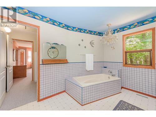 3461 30 Street Ne, Salmon Arm, BC - Indoor Photo Showing Bathroom