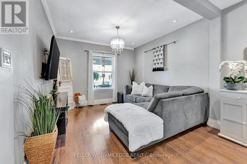 35 Glendale Avenue, Hamilton, ON - Indoor Photo Showing Living Room