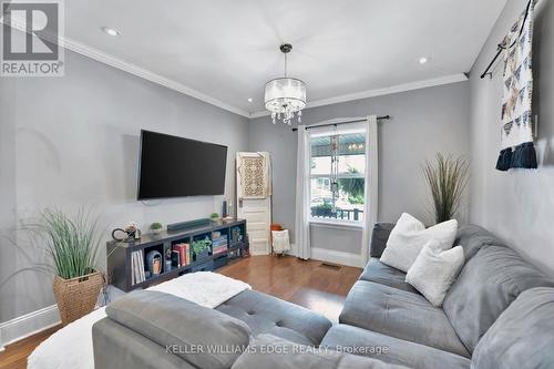 35 Glendale Avenue, Hamilton, ON - Indoor Photo Showing Living Room