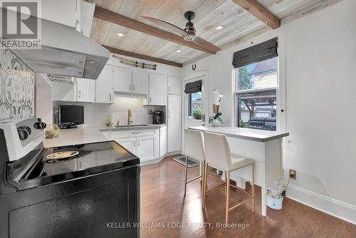 35 Glendale Avenue, Hamilton, ON - Indoor Photo Showing Kitchen