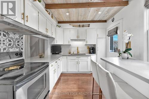 35 Glendale Avenue, Hamilton, ON - Indoor Photo Showing Kitchen