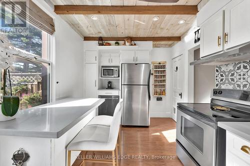 35 Glendale Avenue, Hamilton, ON - Indoor Photo Showing Kitchen