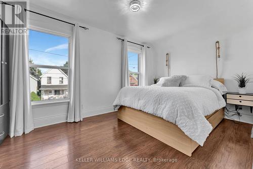 35 Glendale Avenue, Hamilton, ON - Indoor Photo Showing Bedroom