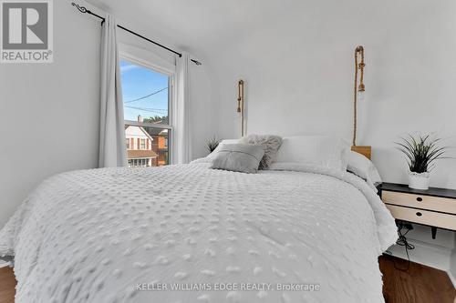 35 Glendale Avenue, Hamilton, ON - Indoor Photo Showing Bedroom