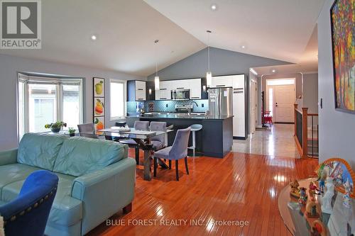 29 - 285 Mcgarrell Drive, London, ON - Indoor Photo Showing Living Room