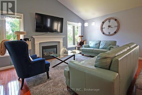 29 - 285 Mcgarrell Drive, London, ON - Indoor Photo Showing Living Room With Fireplace