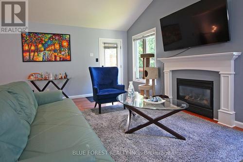 29 - 285 Mcgarrell Drive, London, ON - Indoor Photo Showing Living Room With Fireplace