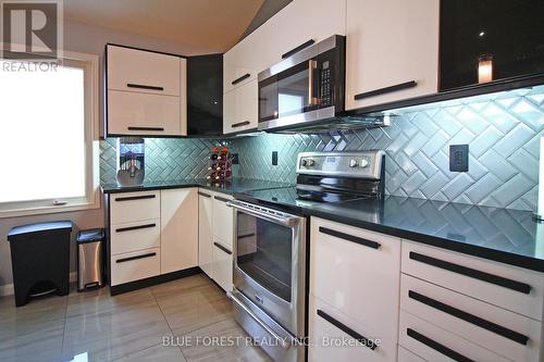 29 - 285 Mcgarrell Drive, London, ON - Indoor Photo Showing Kitchen With Upgraded Kitchen