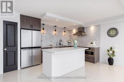 1712 - 8111 Yonge Street, Markham, ON - Indoor Photo Showing Kitchen With Upgraded Kitchen