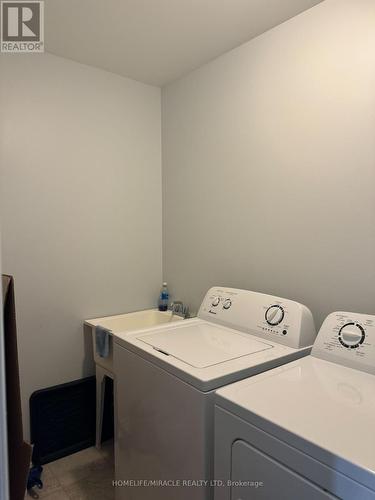 16 Cosbury Lane, Caledon, ON - Indoor Photo Showing Laundry Room