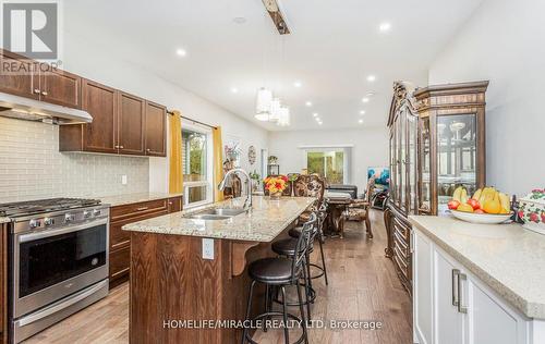 912 Burwell Street, Fort Erie, ON - Indoor Photo Showing Kitchen With Double Sink With Upgraded Kitchen