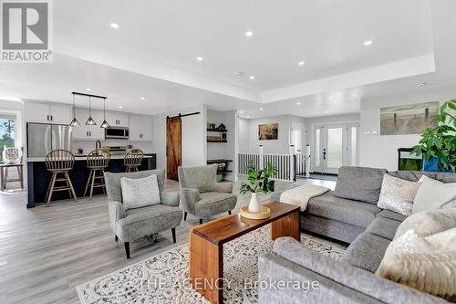 15416 Austin Line, Chatham-Kent, ON - Indoor Photo Showing Living Room