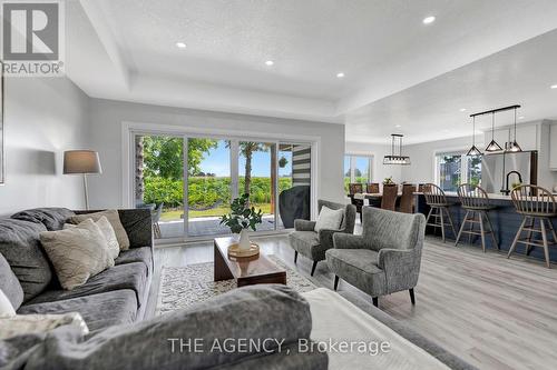 15416 Austin Line, Chatham-Kent, ON - Indoor Photo Showing Living Room