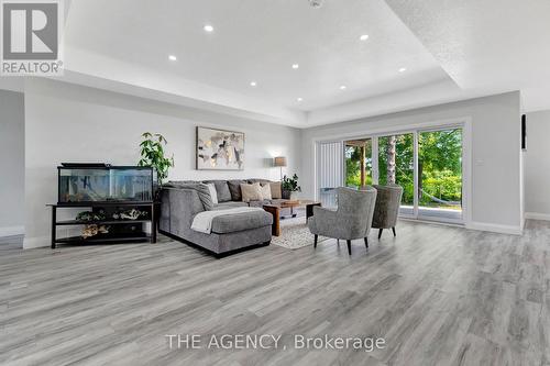 15416 Austin Line, Chatham-Kent, ON - Indoor Photo Showing Living Room