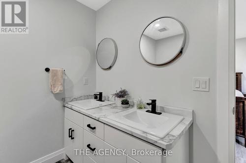 15416 Austin Line, Chatham-Kent (Bothwell), ON - Indoor Photo Showing Bathroom