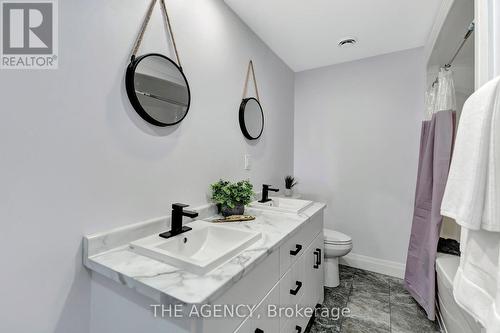 15416 Austin Line, Chatham-Kent, ON - Indoor Photo Showing Bathroom