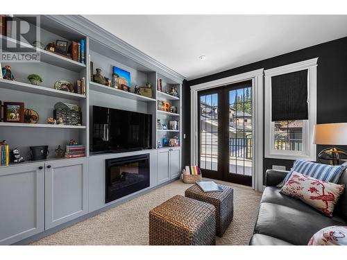 5411 Lookout Ridge Place, Sun Peaks, BC - Indoor Photo Showing Living Room With Fireplace