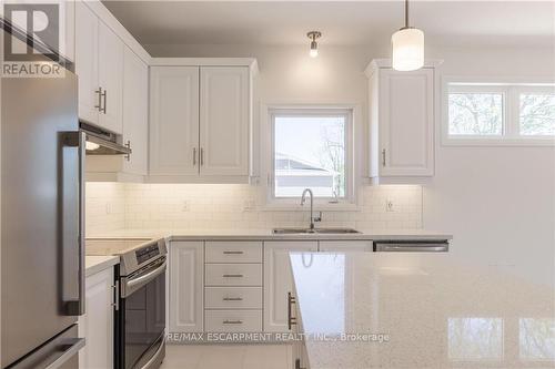 71 Beachwalk Crescent, Fort Erie, ON - Indoor Photo Showing Kitchen With Upgraded Kitchen