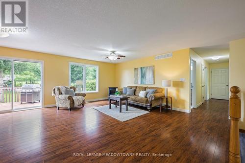 111472 11Th Line, East Garafraxa, ON - Indoor Photo Showing Living Room