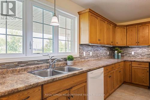 111472 11Th Line, East Garafraxa, ON - Indoor Photo Showing Kitchen With Double Sink