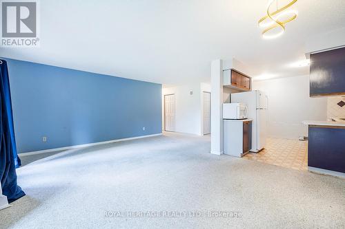 209 - 2183 Walker Avenue, Peterborough, ON - Indoor Photo Showing Kitchen