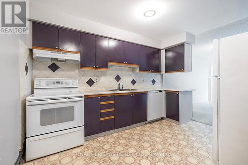 209 - 2183 Walker Avenue, Peterborough (Ashburnham), ON - Indoor Photo Showing Kitchen