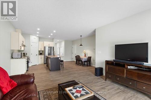 16 Dayton Court, Prince Edward County (Picton), ON - Indoor Photo Showing Living Room