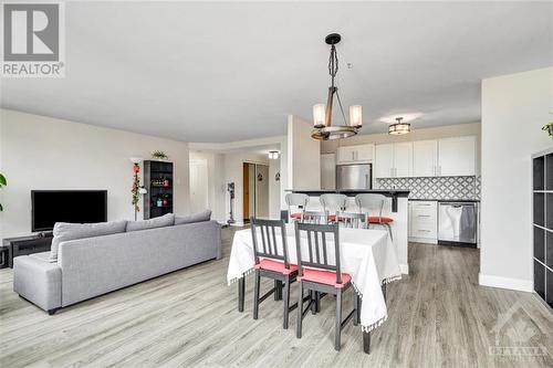 2759 Carousel Crescent Unit#904, Ottawa, ON - Indoor