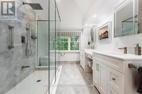 19 Queen Mary Drive, St. Catharines, ON - Indoor Photo Showing Bathroom