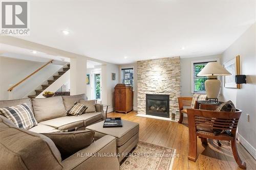 19 Queen Mary Drive, St. Catharines, ON - Indoor Photo Showing Living Room With Fireplace