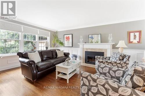 19 Queen Mary Drive, St. Catharines, ON - Indoor Photo Showing Living Room With Fireplace