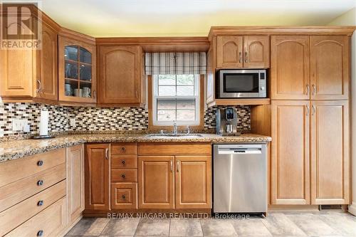 19 Queen Mary Drive, St. Catharines, ON - Indoor Photo Showing Kitchen