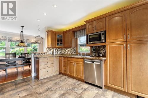 19 Queen Mary Drive, St. Catharines, ON - Indoor Photo Showing Kitchen