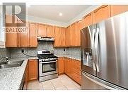 225 Father Tobin Road, Brampton (Sandringham-Wellington), ON - Indoor Photo Showing Kitchen