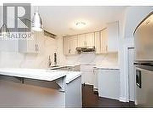 225 Father Tobin Road, Brampton (Sandringham-Wellington), ON - Indoor Photo Showing Kitchen