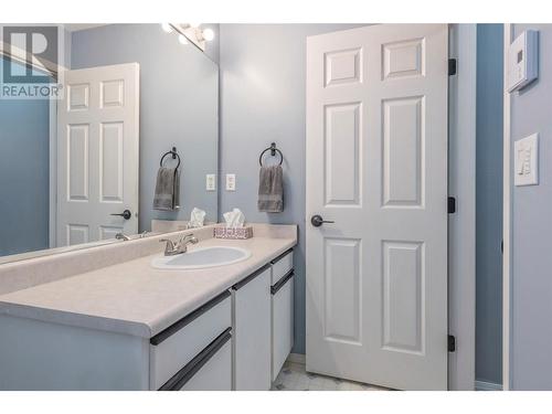 4202 Alexis Park Drive Unit# 215, Vernon, BC - Indoor Photo Showing Bathroom