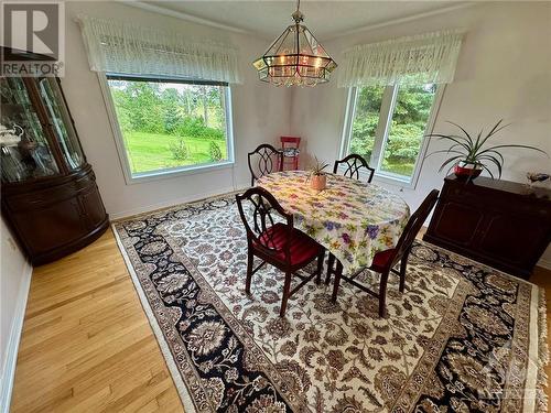 3340 Woodkilton Road, Ottawa, ON - Indoor Photo Showing Dining Room