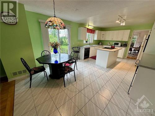 3340 Woodkilton Road, Ottawa, ON - Indoor Photo Showing Dining Room